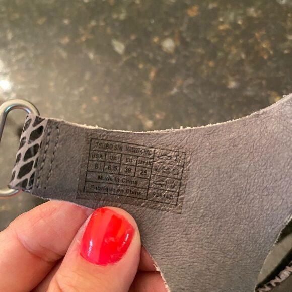 Tsobu Charcoal *Sin* Sandals EUC Sz 8 - Picture 10 of 10